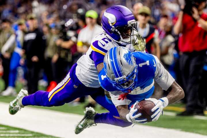 PHOTOS: Jamo’s diving TD, Arnold’s first interception shine amidst tough loss