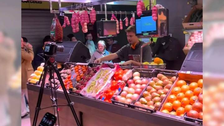 La frutería de Zaragoza que se ha hecho viral por su fiesta