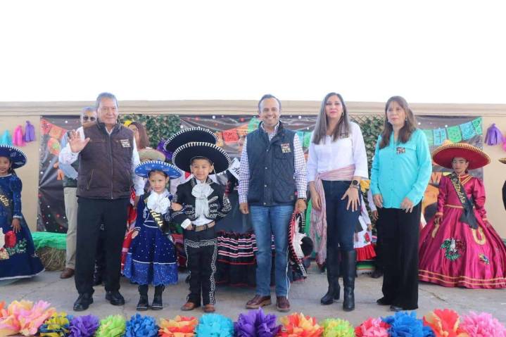 Ensombreran a Yesica como Adelita de la Esc. Miguel Arizpe en la ciudad de Nueva Rosita