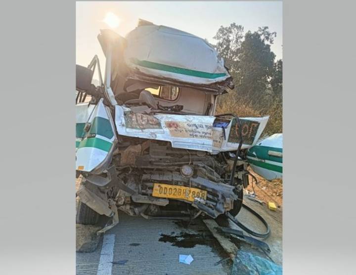 Odisha: 1 dead, 5 critical as 108 ambulance hits truck in Sambalpur