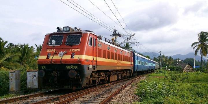 Drunk man pushes woman off train in Kerala; arrested
