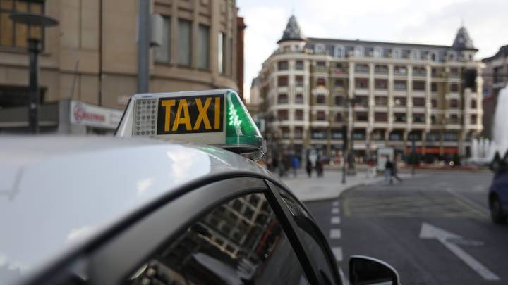 Coches de menos de 12 años, sin ropa de deporte y cabeza descubierta: estos son las condiciones para ser taxista en León