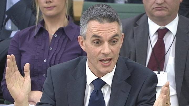 Dimite el director general de la BBC, Tim Davie, tras la polémica por un documental sobre Donald Trump