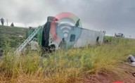 Tragedia en Ruta 2: el micro que volcó trasladaba militantes a un acto de Axel Kicillof y hay al menos dos muertos