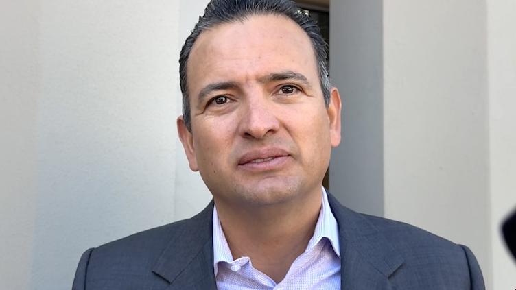 Bonilla respalda llamado a mantener carácter institucional de los desfiles y afirma desconocer origen de manta