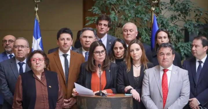 Diputados RN piden a la Contraloría fiscalizar a la Compin ante aparición de letreros de protesta hacia el Congreso