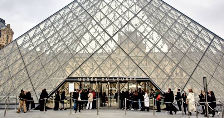 Police Detain Four More Over Brazen Louvre Jewels Heist