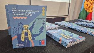 Lanzan guía para que adultos mayores mejoren uso de las tecnologías digitales