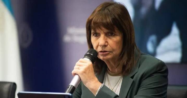 Patricia Bullrich mostró su apoyo a Verón con una frase de Maradona: “La pelota no se mancha”