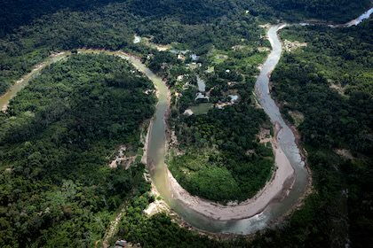 Colombia prohíbe explotación minera y de hidrocarburos en la Amazonía