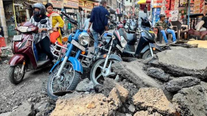 Heavy traffic congestion in Begum Bazar 'Road Repair Works'