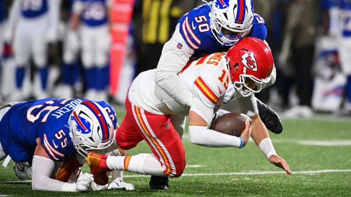 Michael Hoecht tore his Achilles, but stayed on Bills’ sideline until they beat the Chiefs