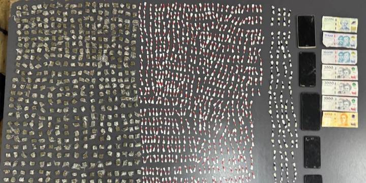 Tres detenidos y más de 1.200 dosis de droga secuestradas en un operativo en la Villa 1
