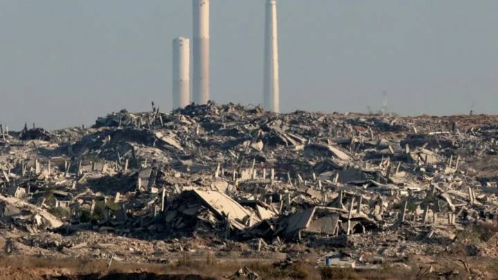 Israel bombardea Gaza y dice que los últimos cuerpos recibidos no son de rehenes