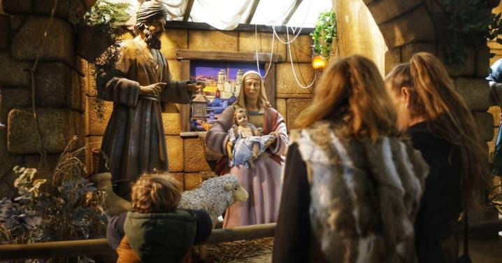 El Belén Monumental ya luce en el Mercado Central de Cádiz