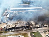 Se reavivó el fuego en el polo industrial de Ezeiza y crece la angustia a una semana del incendio que arrasó el lugar