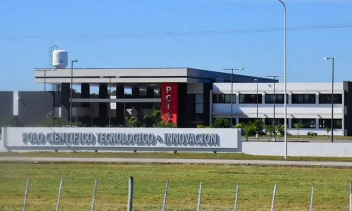 Equipos de Clubes Digitales trabajaron en el Polo Científico, preparando la defensa de sus proyectos en el concurso de Samsung