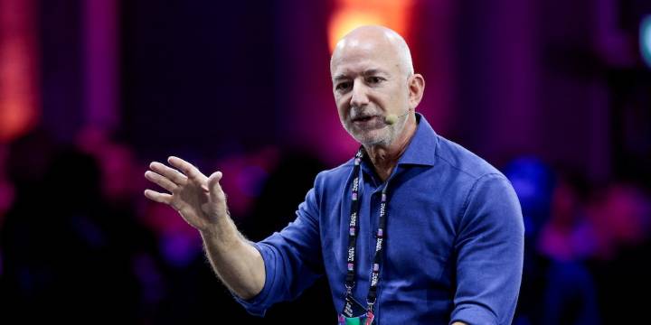 Jeff Bezos reveló cuál es el único tipo de trabajador que la inteligencia artificial nunca podrá reemplazar