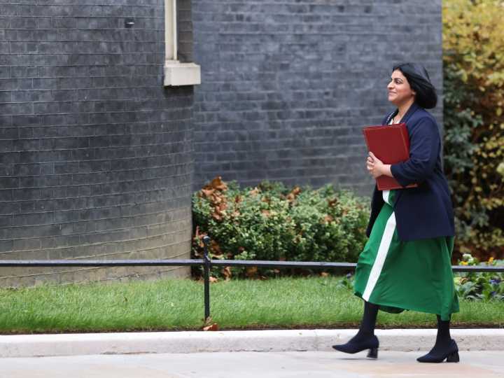 Gran Bretaña: avanza el polémico plan de para controlar la inmigración que contempla confiscar bienes de migrantes para pagar su alojamiento