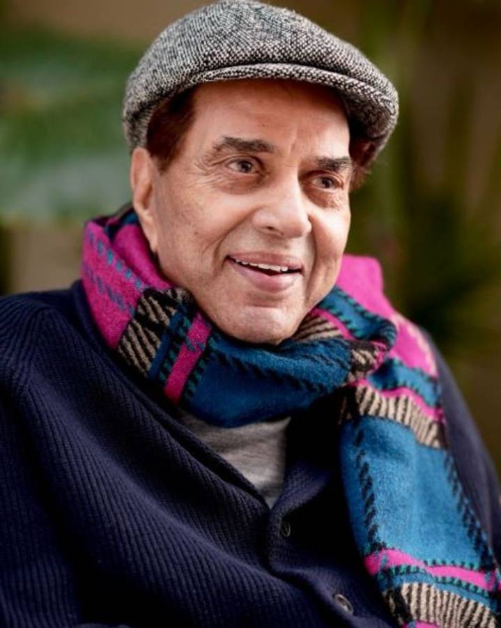 Dharmendra discharged from hospital, family opts for home treatment