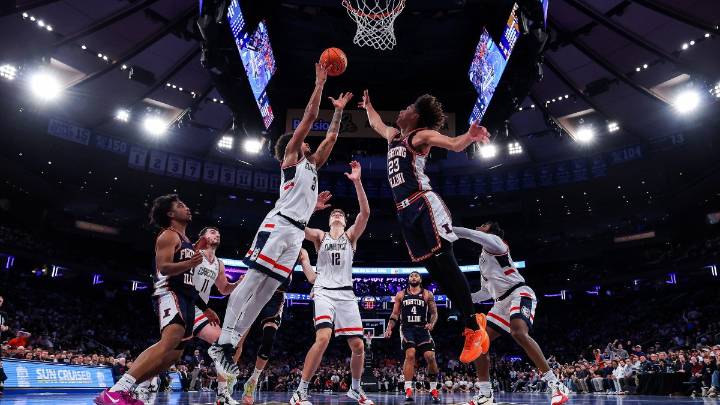 UConn freshman Braylon Mullins plays 10 minutes in debut against Illinois