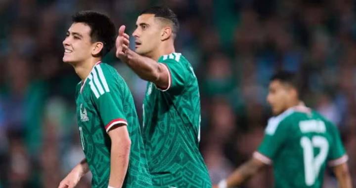 Marcelo Bielsa elogia a Gilberto Mora: “Un jugador maduro”