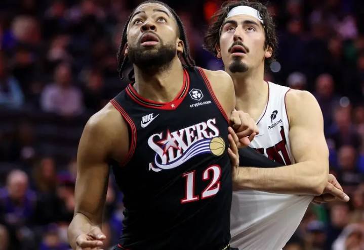 Jaime Jáquez brilla y guía al Miami Heat a la victoria en Filadelfia