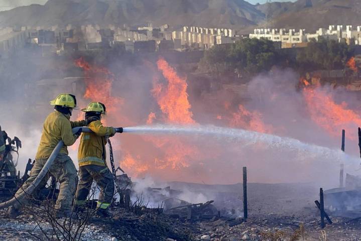 Se incendian tejabanes y predio donde había tarimas
