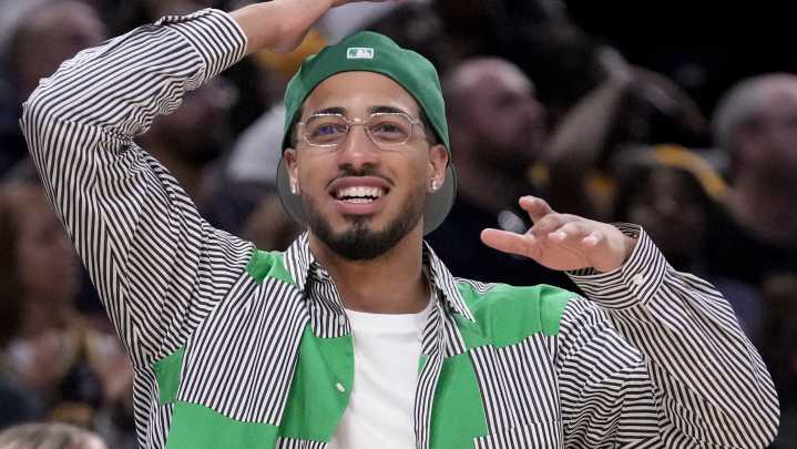 Tyrese Haliburton dunks off right foot as he recovers from Achilles injury