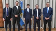 El Gobierno anunció la quita de las retenciones al petróleo convencional y selló un primer acuerdo con Chubut