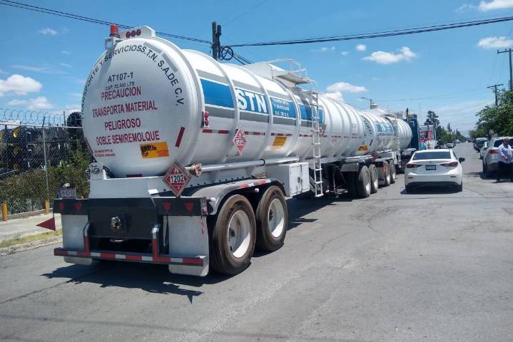 Delincuentes ‘ordeñan’ combustible en Zacatecas y golpean a transportistas coahuilenses