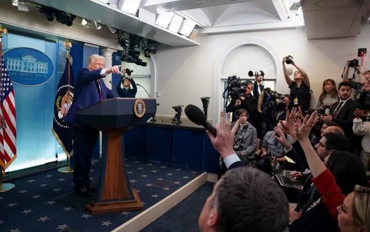 Restringen parcialmente el acceso de periodistas a la oficina de prensa de la Casa Blanca