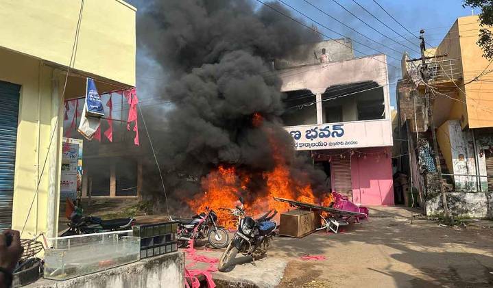 Congress workers attack BRS office in Manugur, set furniture on fire