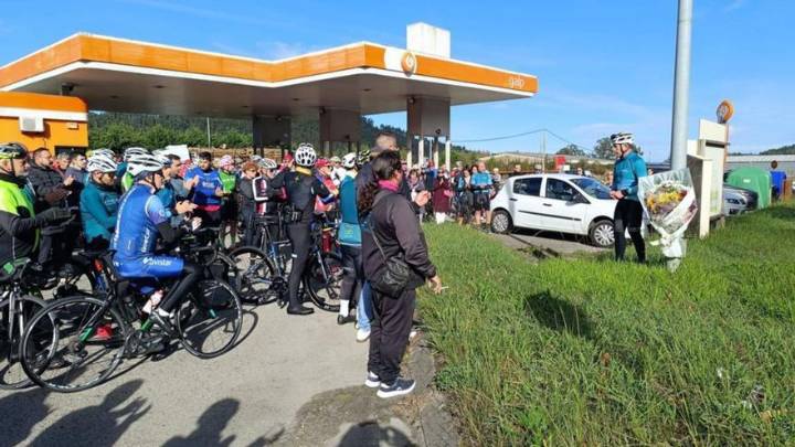 Decenas de ciclistas honran a Nacho "el Vasco", fallecido en la carretera a Pravia