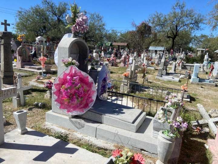 Oficiará obispo misas en panteones este domingo