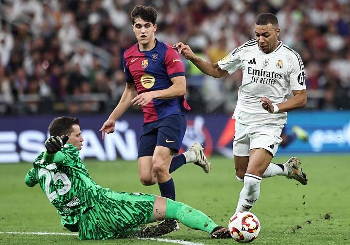 Movistar+ y DAZN pagarán 5.250 millones para seguir emitiendo la Liga hasta 2032