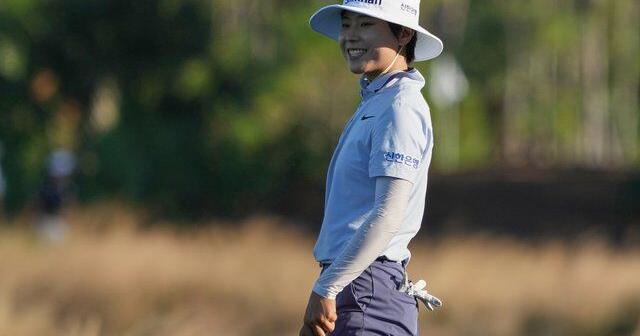Somi Lee leads LPGA Tour finale and Jeeno Thitikul takes big step toward player of the year