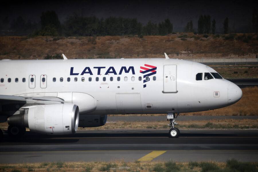 Pilotos de Latam anuncian huelga a partir de esta medianoche