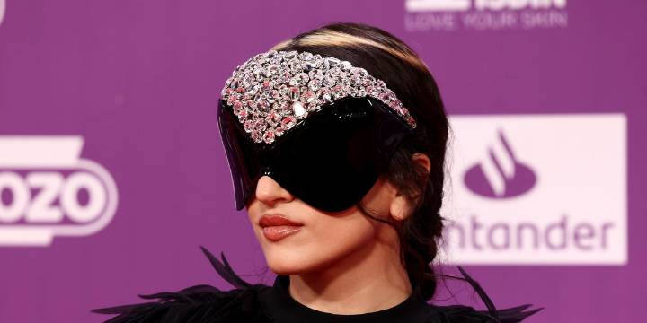 El Balenciaga de Rosalía y otros looks de la alfombra roja de LOS40 Music Awards Santander 2025 para el recuerdo