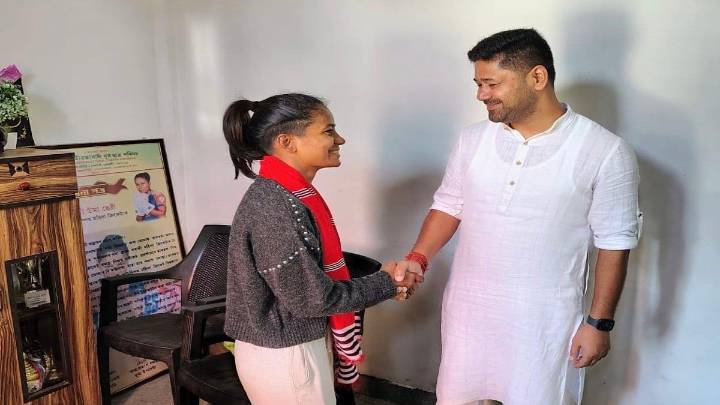 Lurinjyoti Gogoi Meets World Cup Winner Uma Chetry at Her Residence