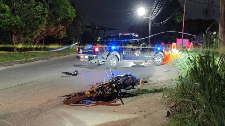 Muere hombre en la avenida Costa Maya de Cancún; derrapó en su motocicleta
