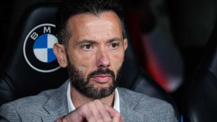 El Valencia toma una decisión con Carlos Corberán