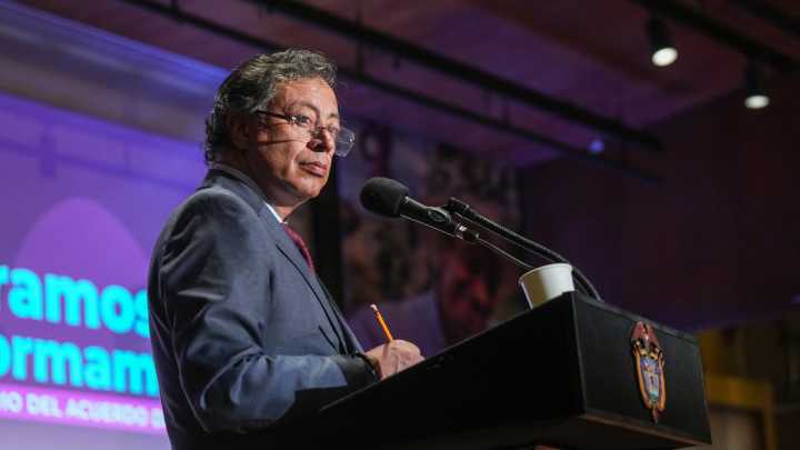 Presidente Petro reacciona a decisión del CNE de sancionar su campaña por violación de topes electorales: 'No aceptamos esa decisión administrativa'