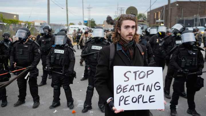 Judge hears testimony about crowded cells and overflowing toilets at Chicago