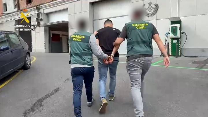 Gran operación policial contra un grupo criminal que estafó 300.000 euros en dieciocho provincias (una de ellas Asturias)