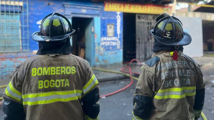 Bomberos de Bogotá lograron apagar voraz incendio en el barrio Las Cruces