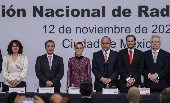 Sheinbaum pide a medios abrirse al debate y garantizar la pluralidad informativa