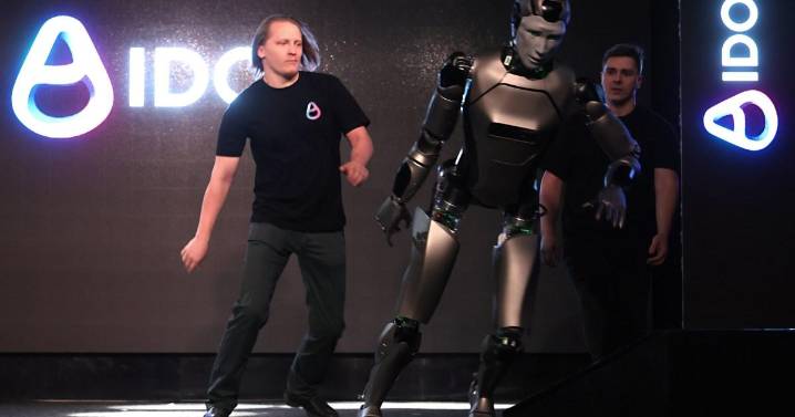 Russia's robot army could take a while to deploy judging from this display