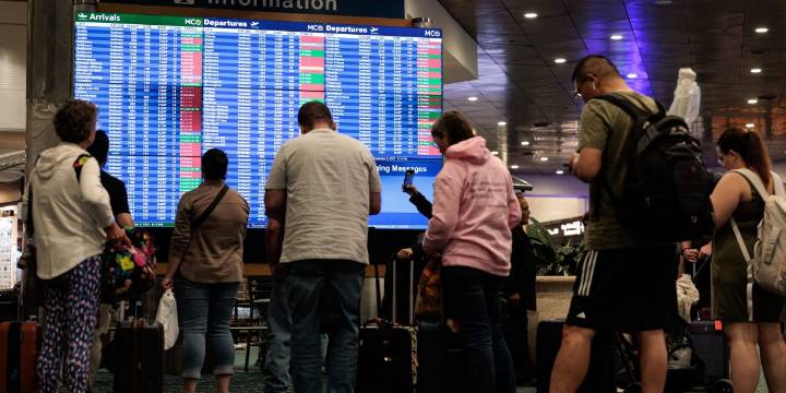 Flights won’t just 'bounce back' after the government shutdown ends, airlines association warns. Here are all of the airports that are delayed