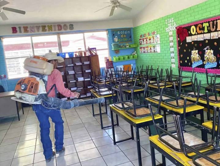 Realizan jornada de fumigación en escuelas de Villa Unión para prevenir dengue, zika y chikungunya